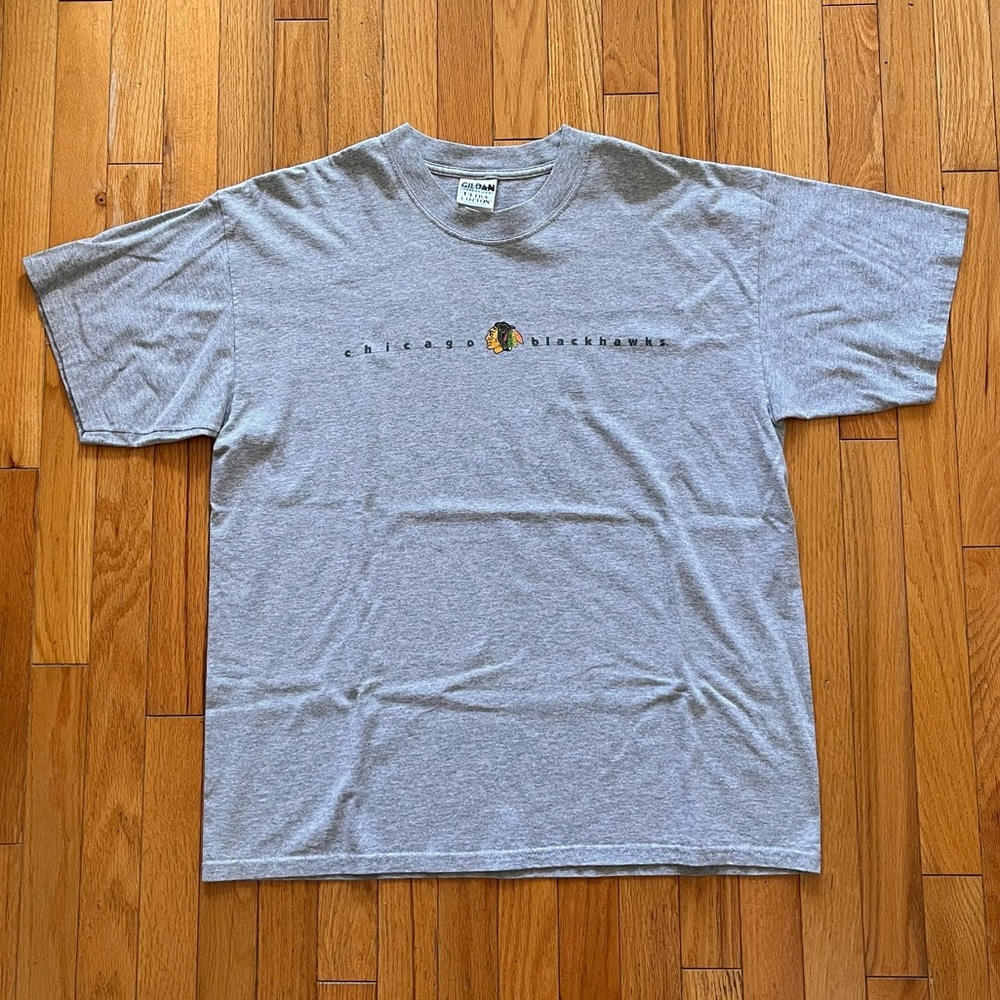 VTG Y2K Chicago Blackhawks T-Shirt Gildan Gray Logo Spellout Hawks NHL Hockey